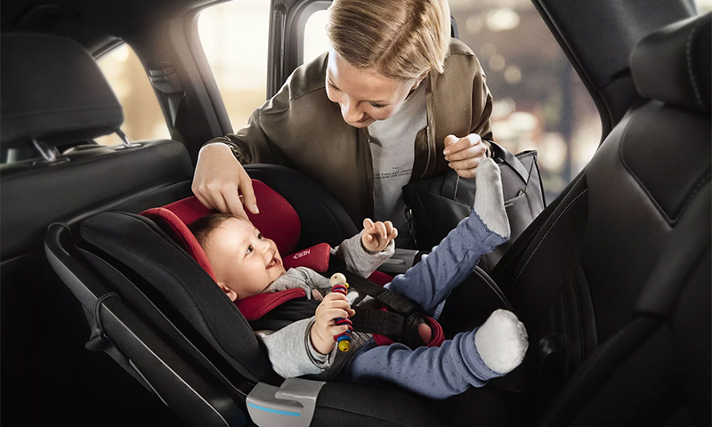 Assento de carro para o recém-nascido