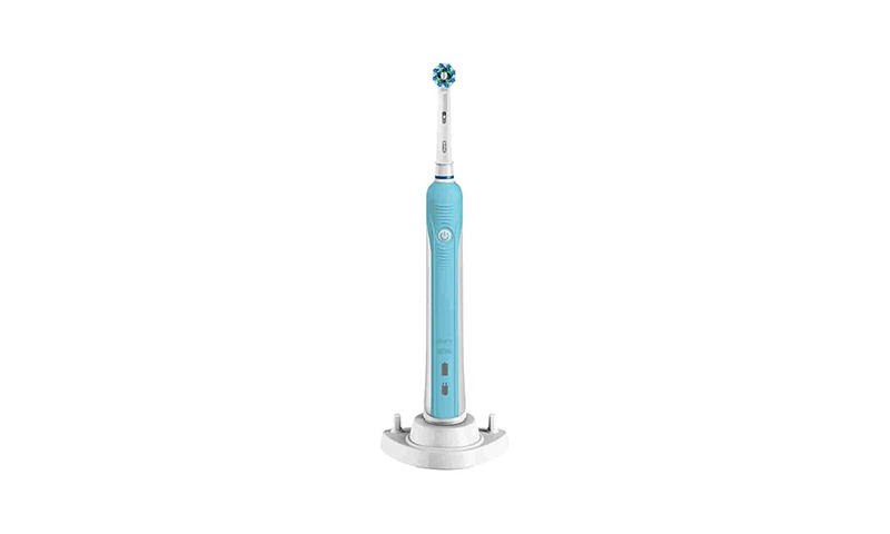 Oral-B Pro 570 CrossAction - it's nice to brush your teeth with it