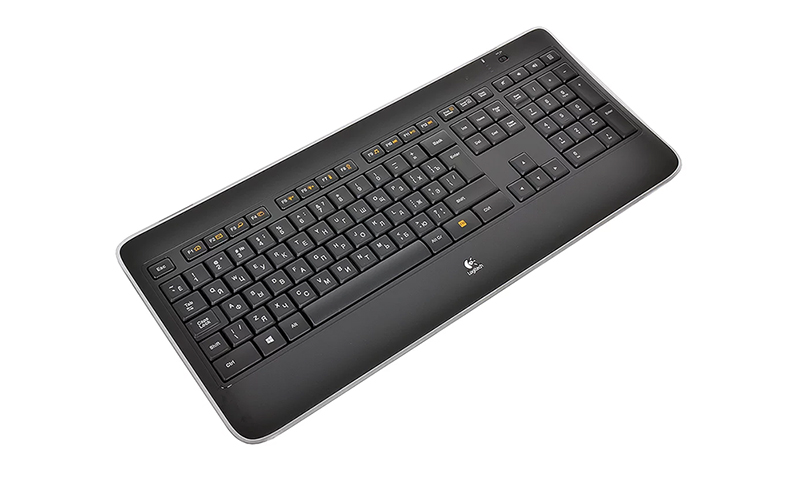 Teclado Iluminado Logitech K800 - Versatilidade