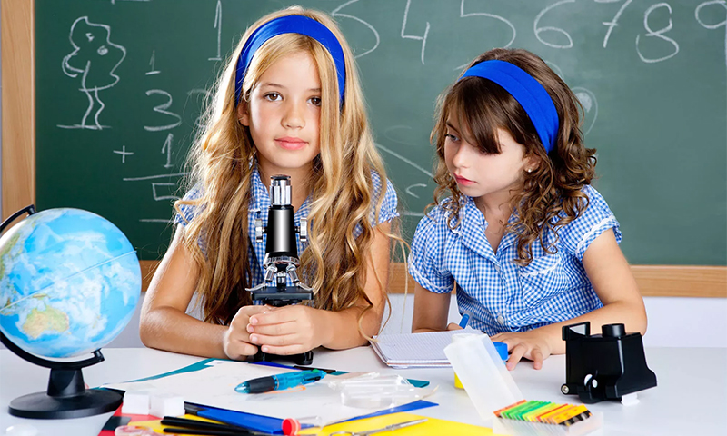 Microscópios para estudantes da escola