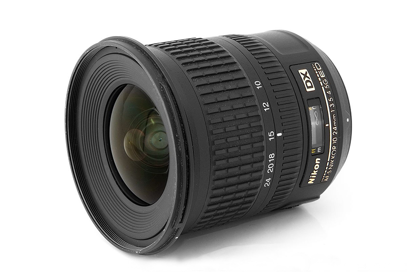 Nikkor AF-S DX 10-24mm f / 3.5-4.5G ED with built-in focusing motor